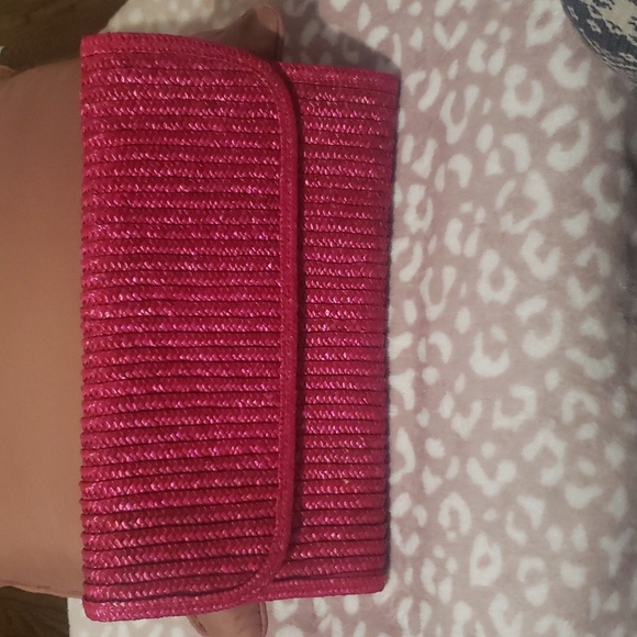 Hot pink vintage clutch...straw weaved. Medium sized. - Picture 2 of 7